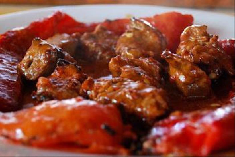 “Fileto Şiş” olarak da adlandırılan Soslu Fileto, yöre et mutfağının en bilinen ve sevilen yemeklerinden biridir. 