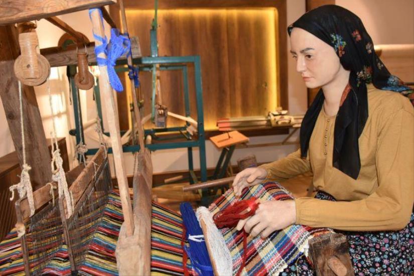 Tekstil sektörü sadece Türkiye ekonomisinin değil, Malatya’ nın da en güçlü olduğu sanayi dallarından bir tanesi. Malatya’da doğup büyümüş yurt çapında faaliyet gösteren onlarca ünlü marka var.